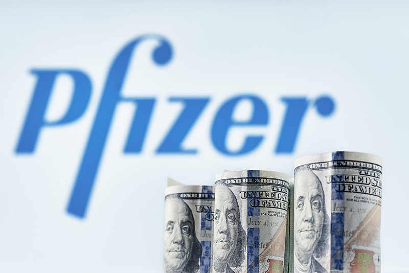 CONFLICTED MUCH? – World Economic Forum ‘Anti-Corruption’ Champion Is Pfizer Director AND Reuters CEO.