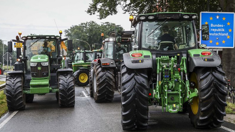 Dutch Government to Seize 600 Farms at Gunpoint, Claiming Nitrogen is a Pollutant