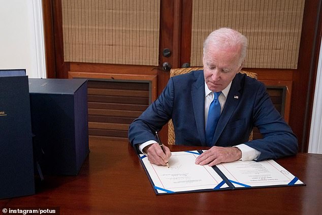 White House Flies 4,000 Page Omnibus Bill to Virgin Islands for Biden Signature