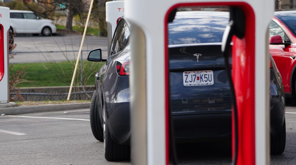 Electric Vehicle Dies, Almost Kills Toddler Trapped In The Arizona Heat [VIDEO]