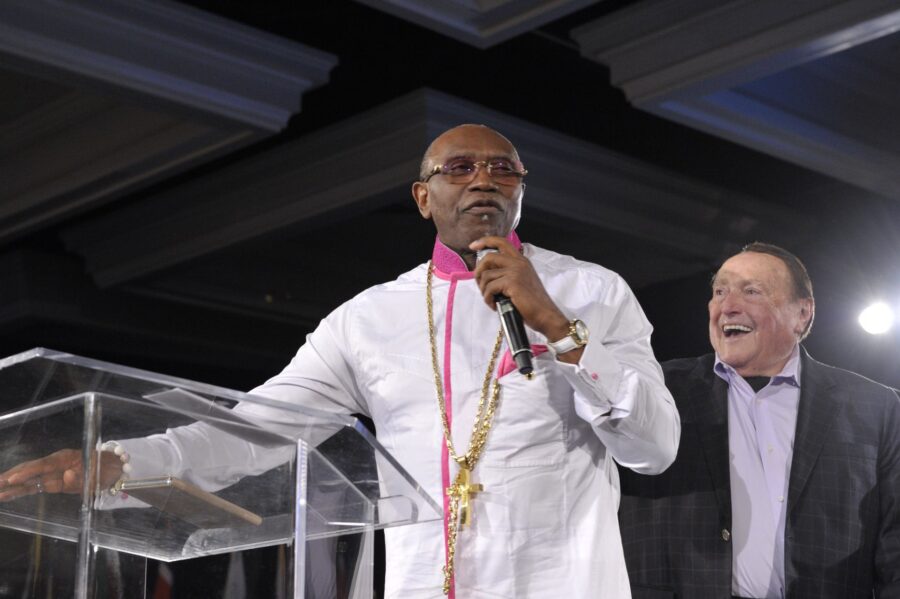 Morris Cerullo Ministry Speaker Slaps Elders, Steals Money in Prosperity Gospel Masterclass