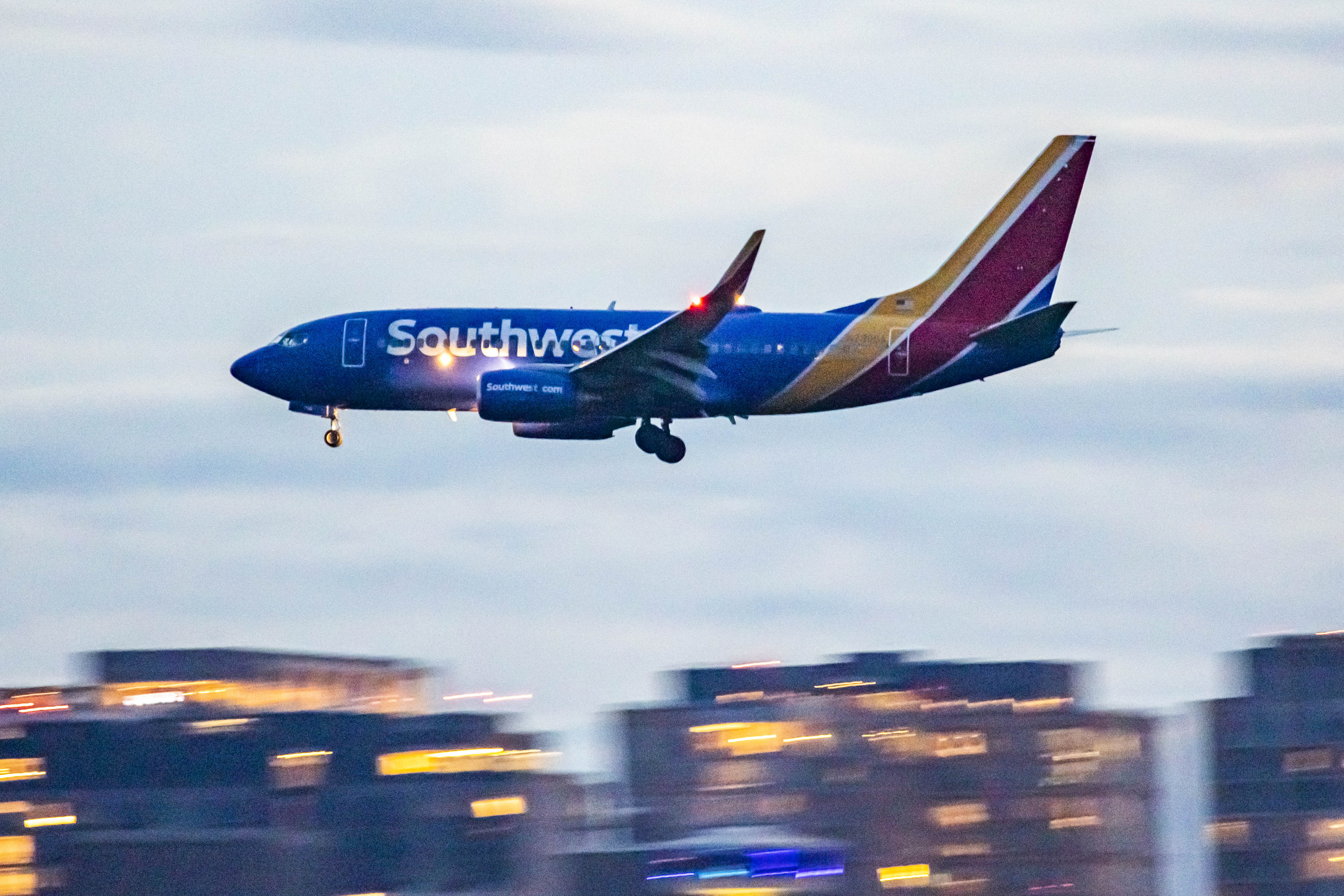 Southwest Boeing 737 inexplicably dives, flies below 500 feet over neighborhood: ‘Thought it was gonna hit my house’