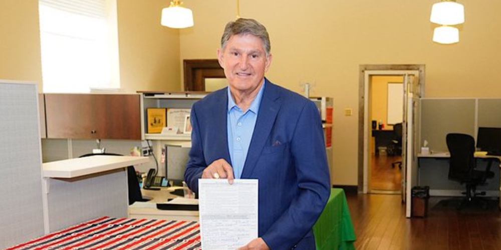 BREAKING: Senator Joe Manchin leaves Democrat Party, registers as independent