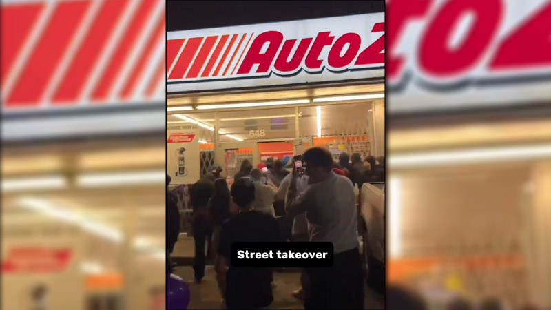 Video: Flash Mob Loots AutoZone