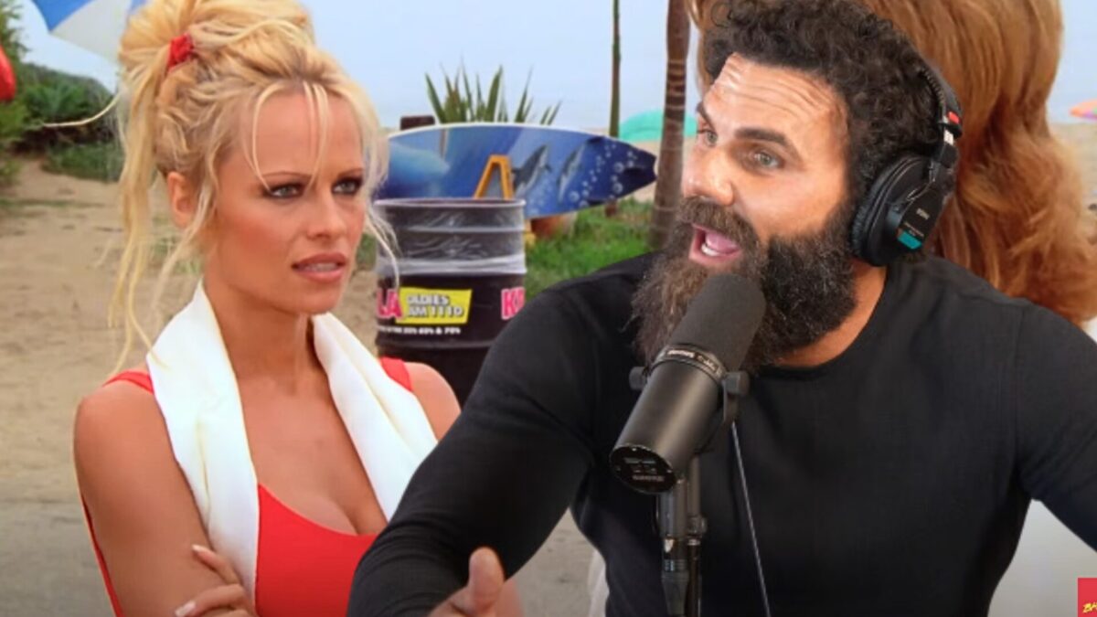 ‘Baywatch’ Star Jeremy Jackson Admits Sniffing Costars’ Swimsuits [VIDEO]