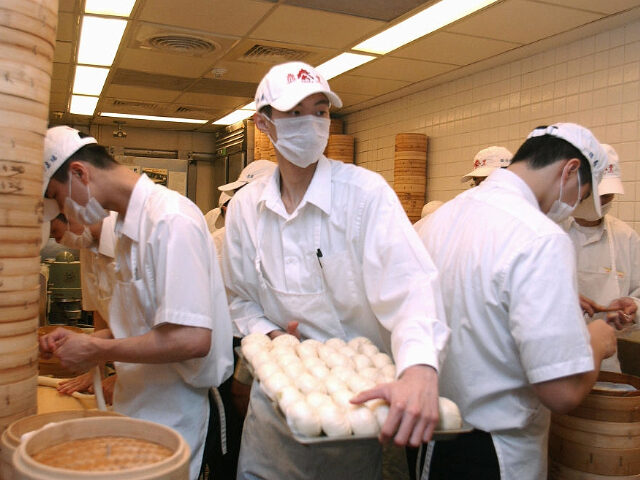 China Shutters More than One Million Restaurants as Economy Withers