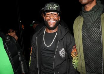 Floyd Mayweather Joins NBA Stars In Charity Event For Israeli Orphans Affected By Hamas Attack