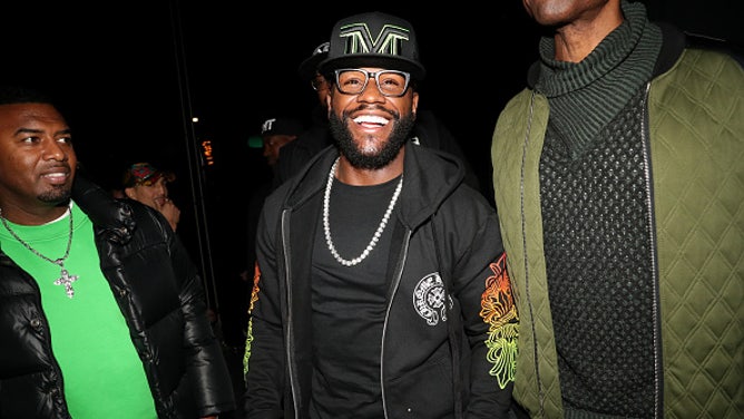 Floyd Mayweather Joins NBA Stars In Charity Event For Israeli Orphans Affected By Hamas Attack