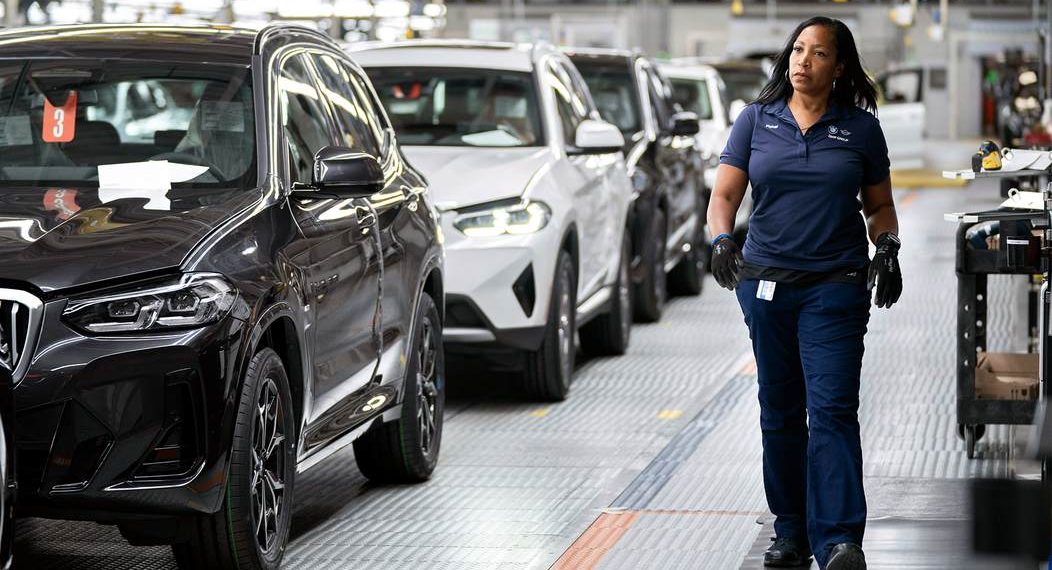 EV Dealers Are So Desperate to Offload Stock That They're Offering Lease Deals For $20 a Month