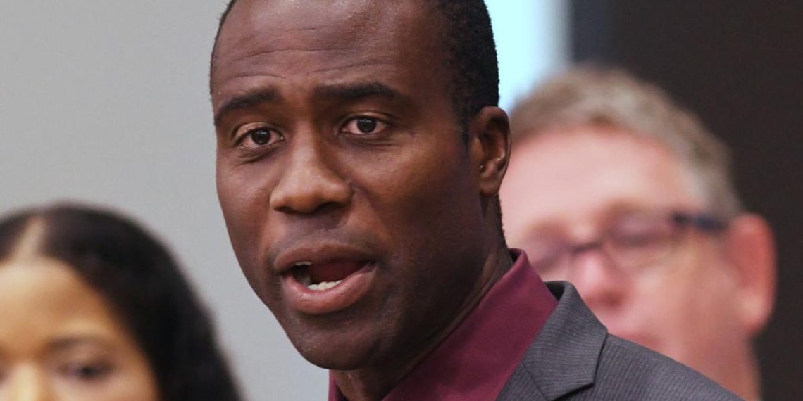 'Gaslighting Americans': Doctors back Florida surgeon general in spat with feds over COVID vax recs