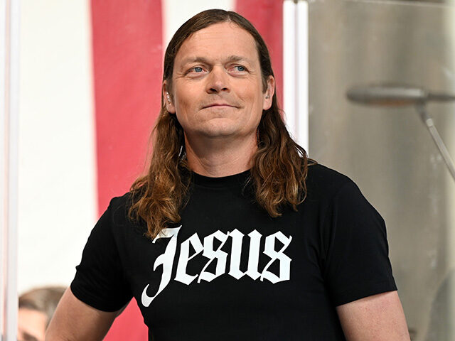 3 Doors Down Frontman Brad Arnold Tells Massive Crowd ‘Jesus Christ Loves You’