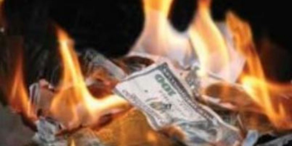 Economist Warns: Kamala is Running a ‘Giveaway’ Campaign, Would Surge Government Spending