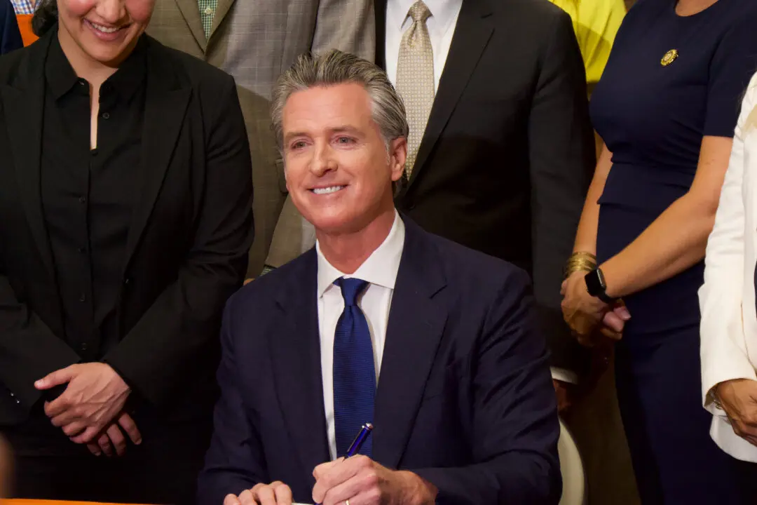 Newsom Signs Bill to Increase Penalties for ‘Smash-and-Grab’ Retail Thefts