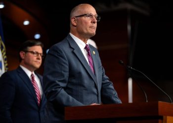 Lawmakers Propose Revoking Tax Breaks for Investing in China