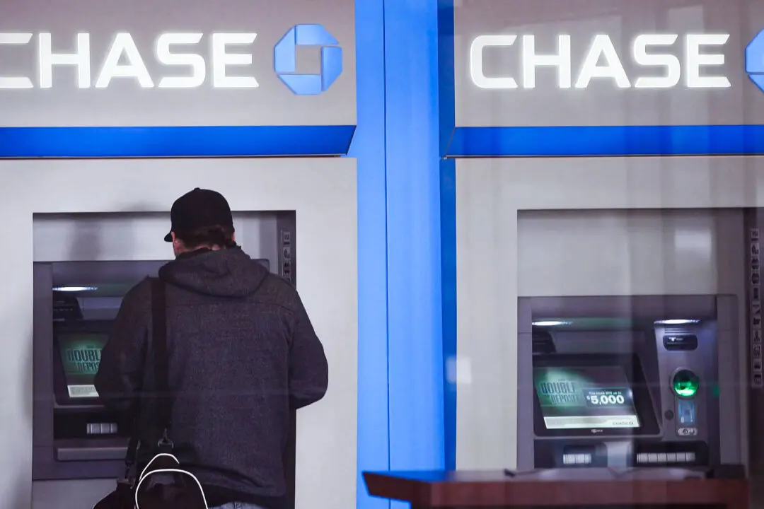 Chase Bank Issues Fraud Warning After ATM Glitch Videos Spread Online