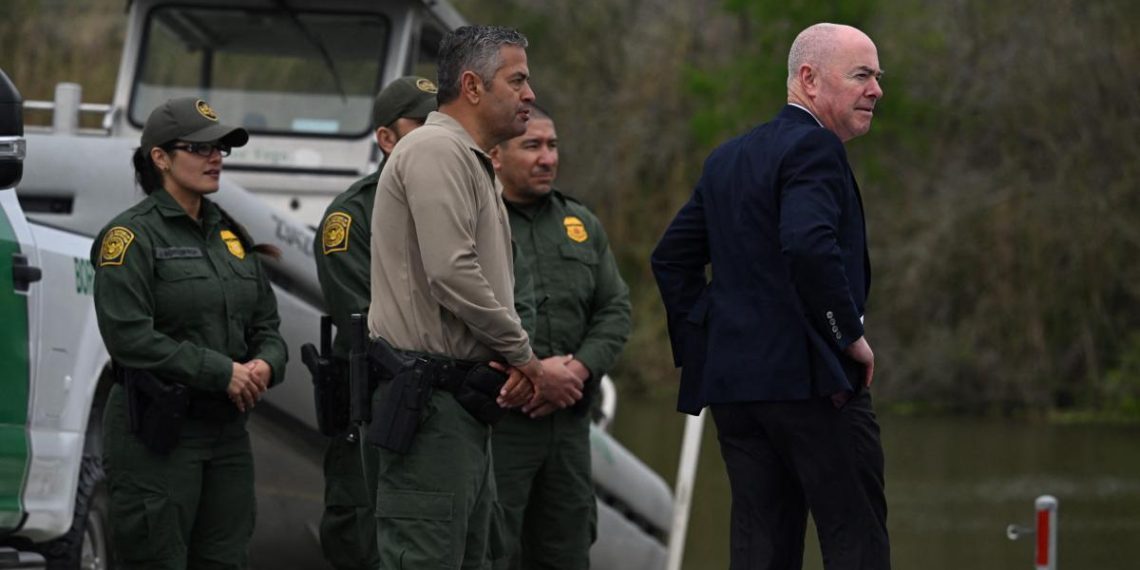 Texas troopers arrest large numbers of special interest aliens, including men from Iran