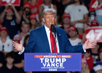 Trump Pushes Early Voting in Arizona