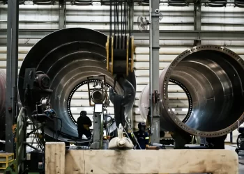 US Manufacturing Slump Continues Amid Economic Uncertainty