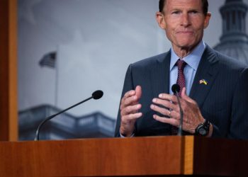 Senate subcommittee slams airlines for raking in billions on seat upgrades