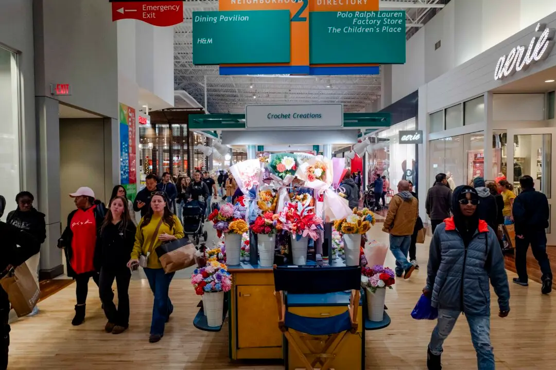 180 Million Shoppers Expected to Kick Off Christmas Buying Rush