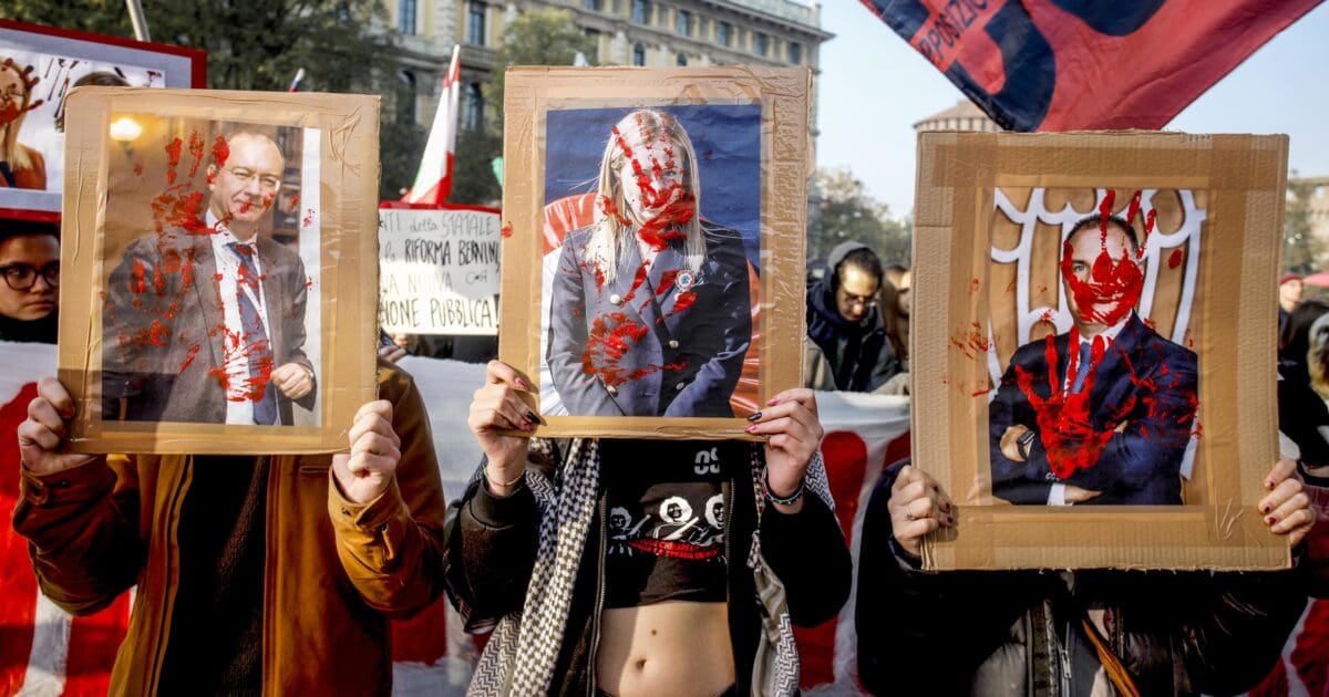 Chemical Attack on Police: Pro-Palestine Radicals and Students Turn Violent in Italy (Video)