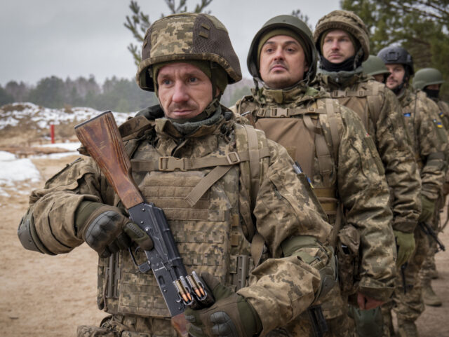 Poland Foresees Ukraine War Peace Negotiations ‘In The Winter’