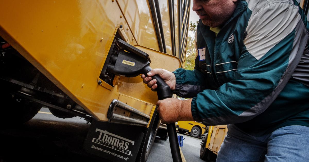 Taxpayers to buy $19.9 million in electric school buses for Illinois