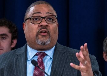 “Enough Already”: Former O.J. Simpson Prosecutor Says Alvin Bragg Will “Probably” Be Voted Out