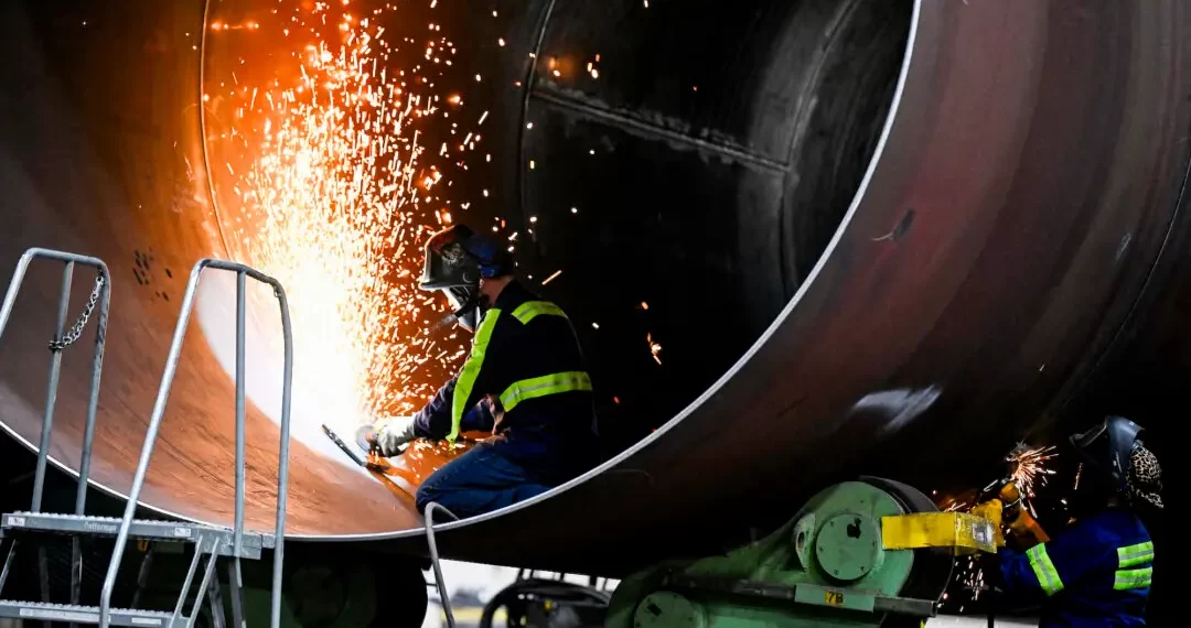 US Manufacturing Sees Hopeful Turn as New Orders Expand for 1st Time in 8 Months