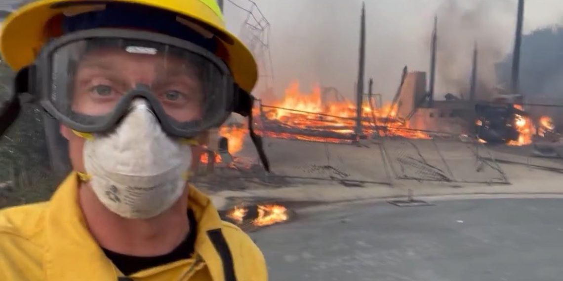 Multiple Homes Are Burning as Los Angeles Firefighters Are Having Issues with Water Pressure – Wildfire Rages Out of Control – Hydrants Are Dry (VIDEOS)