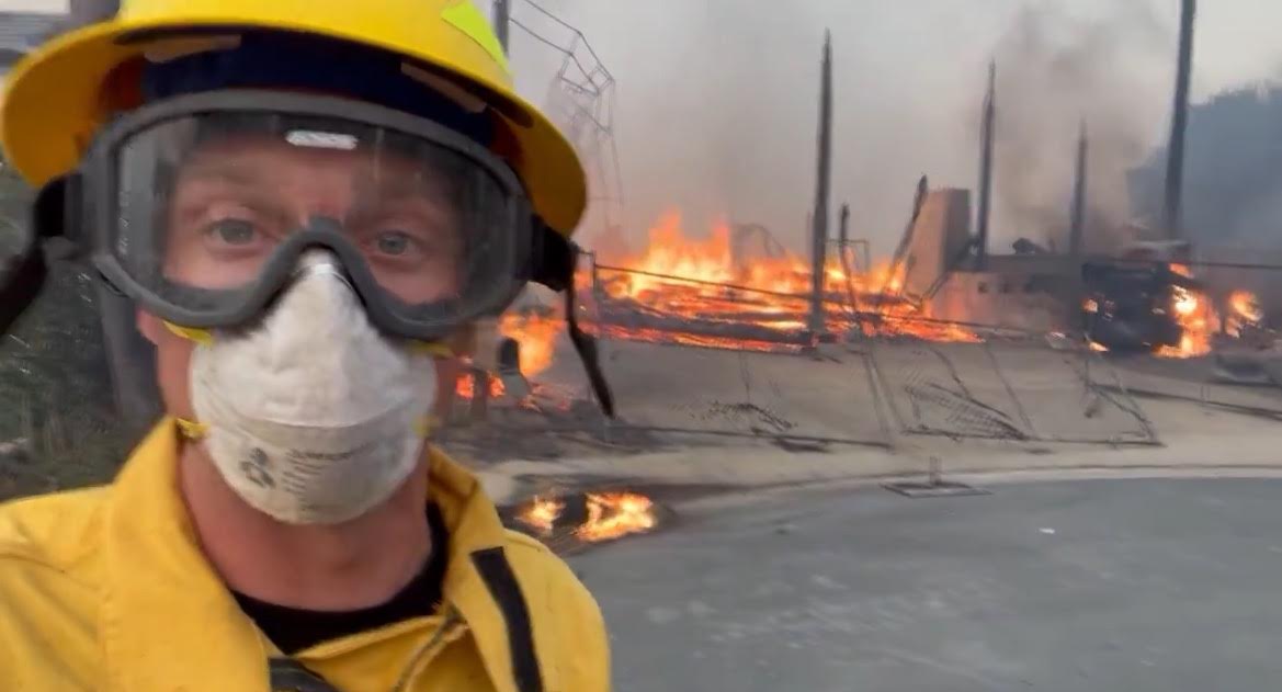 Multiple Homes Are Burning as Los Angeles Firefighters Are Having Issues with Water Pressure – Wildfire Rages Out of Control – Hydrants Are Dry (VIDEOS)