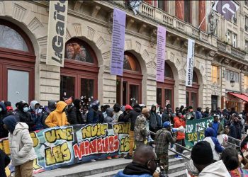 Woke Paris theater faces bankruptcy after allowing migrants to occupy their establishment for weeks