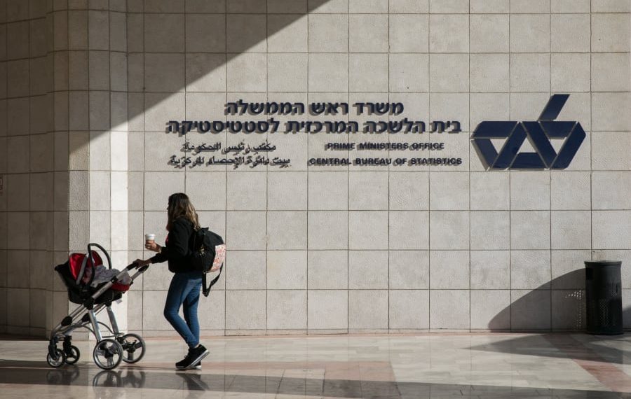 Israeli population reaches 10 million at dawn of 2025