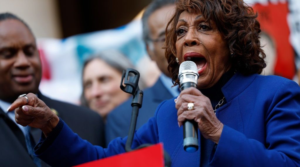 Maxine & Co. – Why the Shouting, Singing, and Swearing Is Not Working