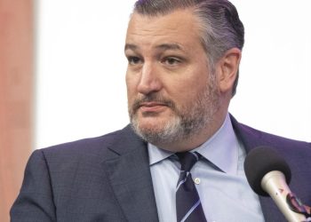 Vital helicopter tracking system was turned off at time of plane collision in DC, Cruz says