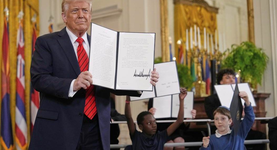 Trump Signs EO to Review Statues ‘Improperly’ Removed in Past 5 Years, Restore Truth to American History