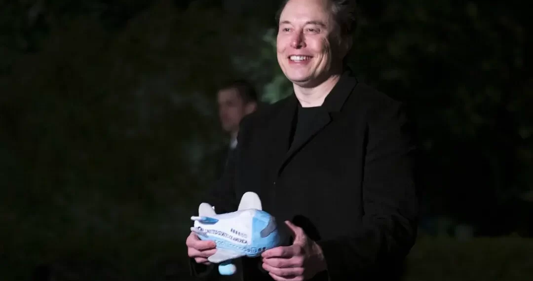 Elon Musk Says Amtrak, US Postal Service Should Be Privatized