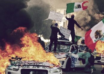la-los-angeles-riots-mexico-flag-2