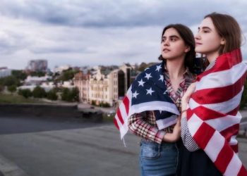 girls-women-american-flag